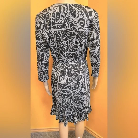 Glamour - Picture 2 of 2